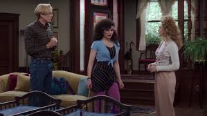 Wandavision Trailer A Retro Kathryn Hahn Breaks The Fourth Wall In New Look At Disney Series