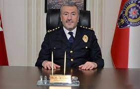 15 temmuz akşamı en kanlı saldırının yaşandığı boğaziçi köprüsü'ndeki darbecilerin etkisiz olmasında emniyet müdürü mustafa çalışkan'ın cesur tavrının büyük payı oldu. Fe6bzumapybstm