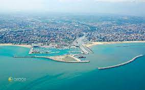 Kilometerlange sandstrände und kulturelle pescara ist ein urlaubsort an der italienischen adriaküste mitten in den abruzzen, der ganzjährig. Yachtcharter Pescara Adria Kuste Argos Yachtcharter