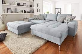 Da Liegt Man Bequem Auf Dem Sofa Muss Aber Die Wildesten Verrenkungen Machen Weil Das Smartphone Am Kabel Ladt Nicht Mit Ecksofas Ecksofa Zimmer Einrichten