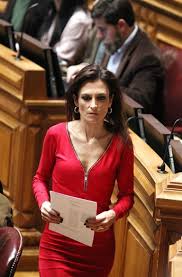 Isabel alves moreira, deputada do partido socialista foto: Deputada Isabel Moreira Atacada Por Dirigente Do Cds Es Uma Vergonha Fufa De Me Da Mata Te Nacional Flash