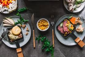 4 Neue Ideen Fur S Raclette Pfannchen Foodlovin Lebensmittel Essen Raclette Zutaten Ideen Raclette Ideen
