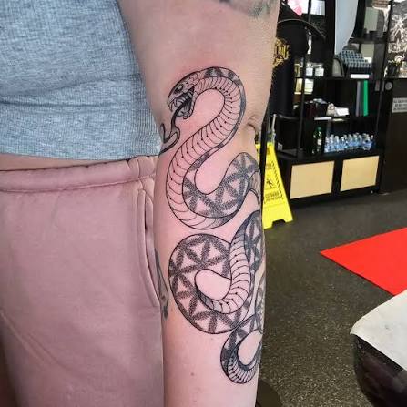 Check out this geometric style snake tattoo made by @ericbadantattoos DM @ericbadantattoos or stop in the studio to speak with him about your next tattoo!