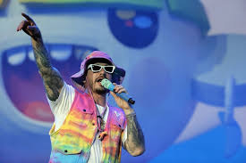 Bad bunny confirma nuevo álbum con 16 canciones y podría salir esta semana. J Balvin Busca Reinventarse Con Colores Su Nuevo Album