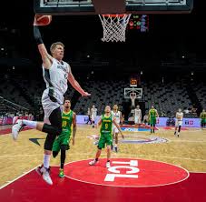 Bogdanovic probiert's mit einem schnellen dreier, verfehlt aber. Tokio 2020 Deutsche Basketballer Losen Olympia Ticket Welt