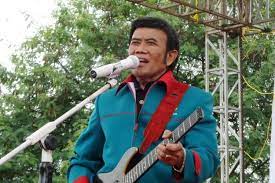 Rhoma irama sendiri sebenarnya memulai karir sebagai penyanyi pop dan pernah menjuarai festival nyanyi lagu pop se asia pada era 60an, namun justru sukses ketika rhoma irama memilih jalur musik dangdut dan lebih sukses lagi ketika rhoma. Profil Rhoma Irama Raja Dangdut Indonesia Halaman All Kompas Com