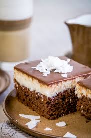 Für die kokosschicht butter schmelzen. Kokos Schokoladen Kuchen Vom Blech