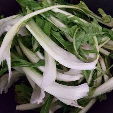 Ecco gli ingredienti e la ricetta! Cucinare Le Foglie Di Puntarelle Lacuocaignorante