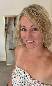 Lisa Szczepek Independent Consultant of R+F