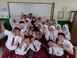 Jarak lompatan oleh seorang atlet tercatat sebagai 9, 7, 12, 14, 10, dan 17. Median Mean Modus Mathematics Quiz Quizizz