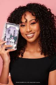 MEET 💜KUROMI 💜 Kuromi is a tomboy, but behind her tough appearance, she  is actually very girly. She enjoys writing in her diary and reading romance  novels. Our Kuromi Collection comes with: