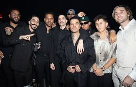 IL CAPO Y SU MAFIA 🕴🏻🦊 #rauwalejandro #rauw #elzorro #elfokinzorro  #lossensei #cosanuestra #music #singer #gettyimages #afterparty #miami  #florida #usa