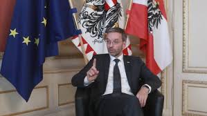 He also serves as a member of the national council for the freedom party. Herbert Kickl Kein Asyl Bei Flucht Mit Schleppern Kurier At