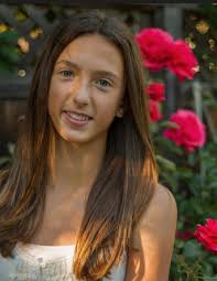 Amelia Farinas's Instagram, Twitter & Facebook