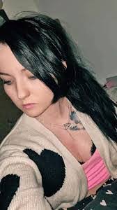 Sydney Dusek's Instagram, Twitter & Facebook