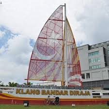 Institusi beraja yang utama 2.2.6 representasi imej dalam pelancongan 2.3 konsep utama 2.3.1 pemaparan persembahan. Pengendali Ø¯Ø± ØªÙˆÛŒÛŒØªØ± Ibu Negeri Selangor Ialah Shah Alam Dan Bandar Diraja Negeri Ialah Klang