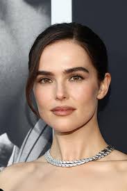 Zoey Deutch in archival Christian Dior at the premiere of 'Nouvelle Vague'  in Los Angeles, California. Styled by Emma Jade Morrison. (October 30,  2025) : r/whatthefrockk