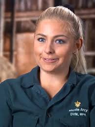 I Love her she's a wonderful person and funny♥️ But where is Dr Nicole now  😔? #drnicole #veterinarian #theincredibledrpol . #drnicole #drnicolearcy  #theincredibledrpol