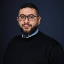 Looking for social media video editors + social specific graphic designers!  🎨 I'm