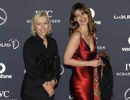 Martina navratilova ha iniziato a giocare a tennis in giovane età ed è stata una delle migliori giocatrici di tennis al mondo tra la fine degli anni '70 e l'inizio degli anni '80. Martina Navratilova Broke One Of Her Wedding Vows To Wife Julia Lemigova