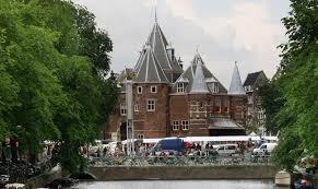 Es befindet sich in der provinz nordholland am zusammenfluss der amstel im meer. Stadtereise Nach Amsterdam Urlaub