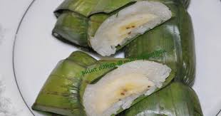 Siapkan wadah besar lalu campurkan air mineral dan garam, aduk sampai larut. Resepi Lepat Pisang Pulut Pawtaste Com