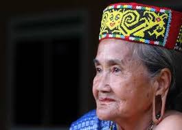 Suku kaum lun bawang berasal dan tinggal dikawasan pedalaman tanah tinggi borneoiaitu kelimantan timur,brunei,sabah dan sarawak.di sarawak, digolongkan dari masyarakat orang ulu. Berawan Beaded Crafts Borneo Happy Colors