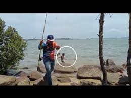 Pasir gudang is a city in johor bahru district, johor, malaysia. Budak Berani Mandi Port Sarang Buaya Pasir Gudang Johor Youtube