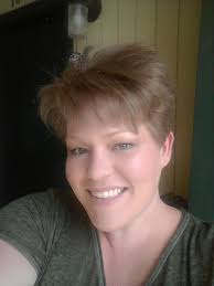 Stepping waaaayyy out of my comfort zone here (hello- self conscious  feelings!) but here is my Maskara selfie! Look at how bright and sun kissed!