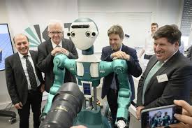 »waffen zur verteidigung, zur selbstverteidigung, kann man meiner ansicht nach der ukraine schwer verwehren. Robotik Und Kunstliche Intelligenz Winfried Kretschmann Und Robert Habeck Besuchen Kit Robotik News Logistra Fachmagazin Fur Nutzfahrzeug Fuhrpark Und Lagerlogistik Intralogistik Flurforderzeuge Lagertechnik Lkw