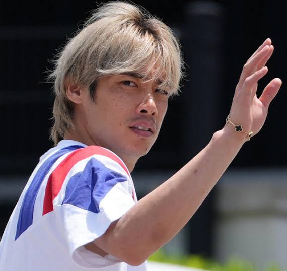 伊東純也、古巣ヴァンフォーレ甲府を訪問　プロの原点で誓った「初心を忘れず」
