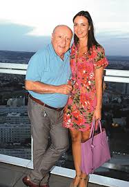 Malířka lucie gelemová (38) a hudebník felix slováček (77) se rozešli. Felix Slovacek A Lucie Gelemova Vyusti Zarlive Hadky V Nahly Rozchod Nasehvezdy Cz