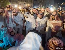 جاذبية لا نُقاومها خلال مختلف مشهد تعرض السحر النسائي