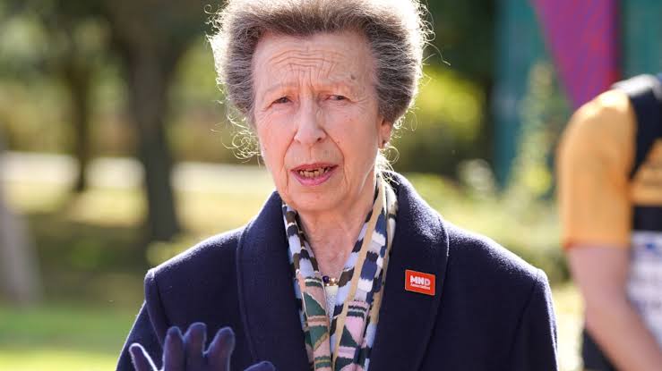 Über 400 Termine im Jahr - Eiserne Trinkregel unterscheidet Prinzessin Anne  von anderen Royals - Yahoo Nachrichten