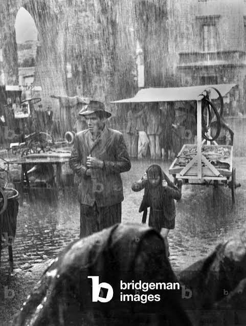 Image of The Bicycle Thief (Ladri di biciclette), 1948 (film still)