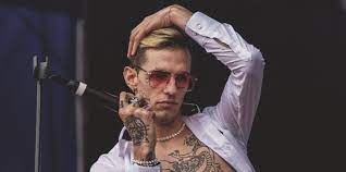 Achille lauro (born 11 july 1990) is an italian rapper and singer. Da Dove Arriva Achille Lauro Il Post
