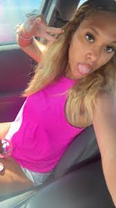 Julia Kidd's Instagram, Twitter & Facebook