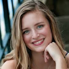 Elizabeth Thies's Instagram, Twitter & Facebook