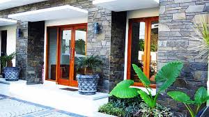 Rumah yang didominasi oleh material kayu biasanya dipadukan dengan tekstur elemen yang kontras. 5 Jenis Model Batu Alam Untuk Dinding Dengan Variasi Pemasangan Di Rumah Grosir Batu Alam Cahaya Alam Stone Harga Batu Alam Per Meter Persegi 2021 Batu Koral Sikat