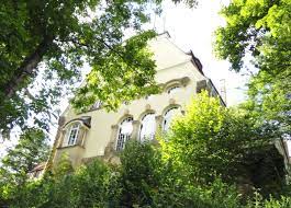 A selected list of current properties from our portfolio for buy a house follows. Start