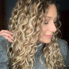 On the macro level, this means that naturally curly hair as a whole becomes curlier or frizzier due to humidity. What Humidity Humectants And Dew Points Mean For Curly Hair Naturallycurly Com