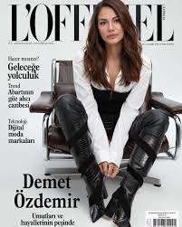 Demet Ozdemir On Instagram Tum Kadinlarin Gune Saclarini Begenerek Baslayip Kendilerini Harika Hissetmeleri Ve Gunbenimgunum Demeleri Ic Moda Kadin Couture