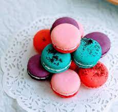 Ada 3 resep aneka kue macaron yang bisa anda coba dengan menggunakan teknik simpel french merengue dan swiss merenguekue macaron dibuat. 7 Resep Macaroon Enak Warna Warni Dan Antigagal Briliofood