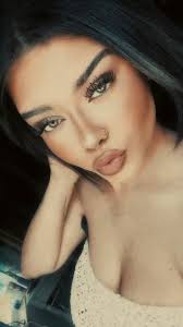 Hi friends! Just want to introduce myself as new to group! My name is  Rosanne and I've been a hairstylist for 18 years if anyone wants their hair  done! If you have