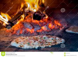 Like this specialty of alsace, france and south germany: Neuer Gebackener Elsasser Tarte Flambee Flammen Kuchen Flammkuchen Stockfoto Bild Von Speck Essen 62580236