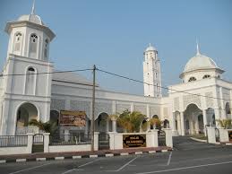 Beliau telah ditawarkan dengan jawatan sebagai imam di masjid putih kuala terengganu oleh sultan terengganu. Al Fozan