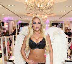 Loona nimmt an „kampf der realitystars 2021 teil. Das Groteske Leben Der Gina Lisa Lohfink B Z Berlin