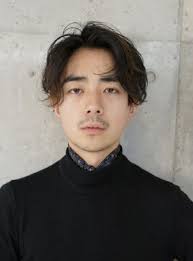 佐藤健の髪型を真似したい 甘い大人の雰囲気がエロい 佐藤健ヘア紹介 bangs バングス 男性の髪 髪型 ツイスト メンズ ヘアスタイル