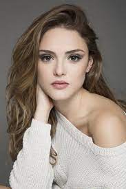 Hadaway indicts this country's misguided preoccupation with being first, scrutinizing america's twisted values via the… Isabelle Drummond I Drummond Beauty Girl Beautiful Women Pictures Beautiful Girl Face