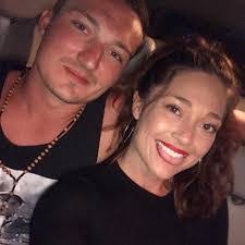 Desirae Morris's Instagram, Twitter & Facebook